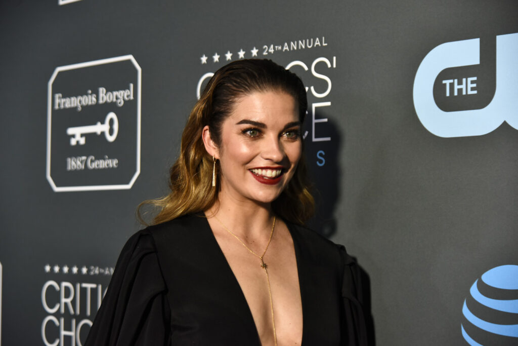 ANNIE MURPHY_SCHITS CREEK Francois Borgel Critics Choice